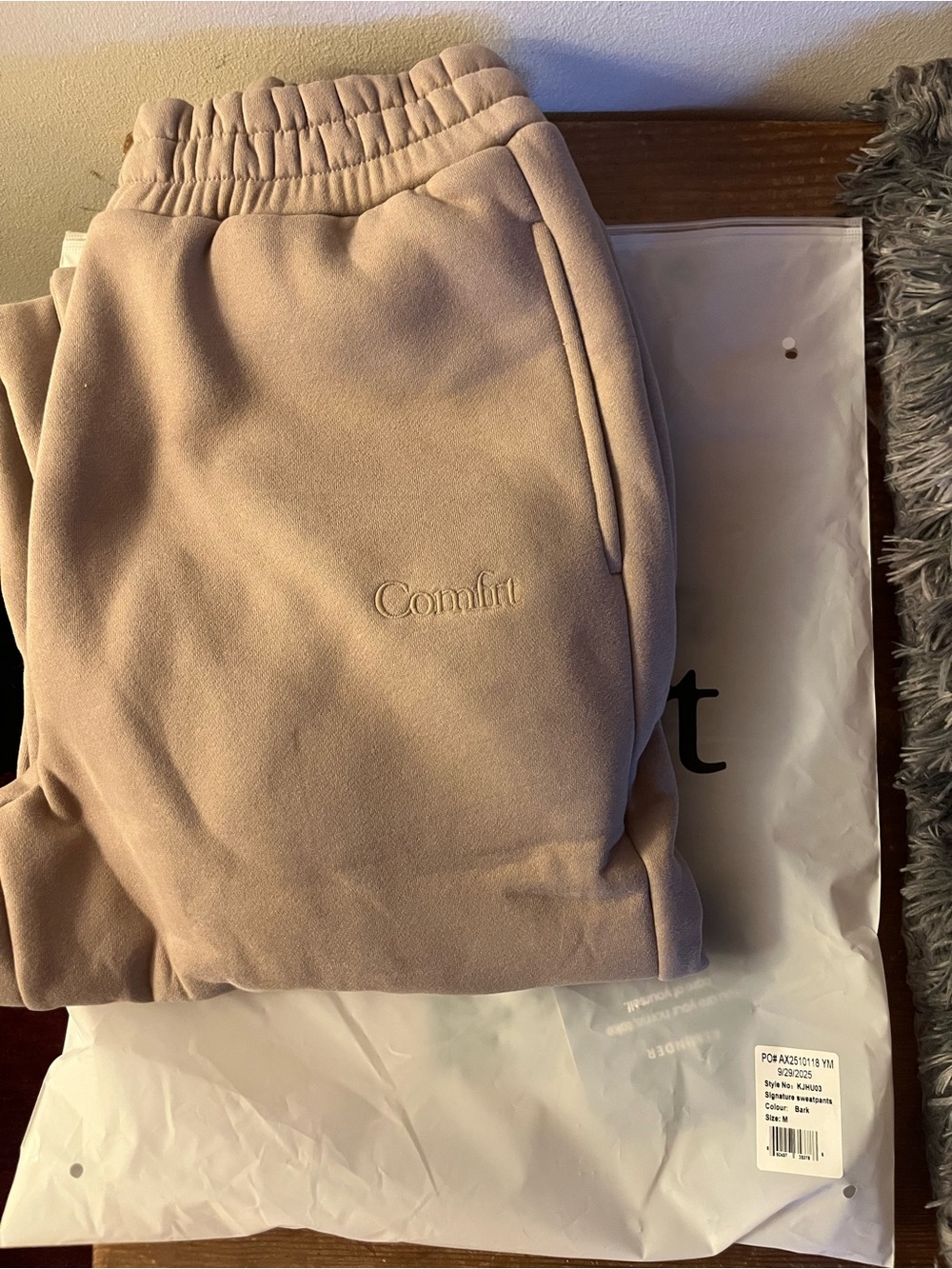 NWT COMFRT sweatpants color bark size medium